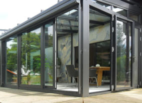 Izdelave in montaže ALU stavbnega pohištva. Izdelave in montaže steklenih fasad. Izdelave in montaže ALU zimskih vrtov. Izdelave in montaže ALU panoramskih oken.